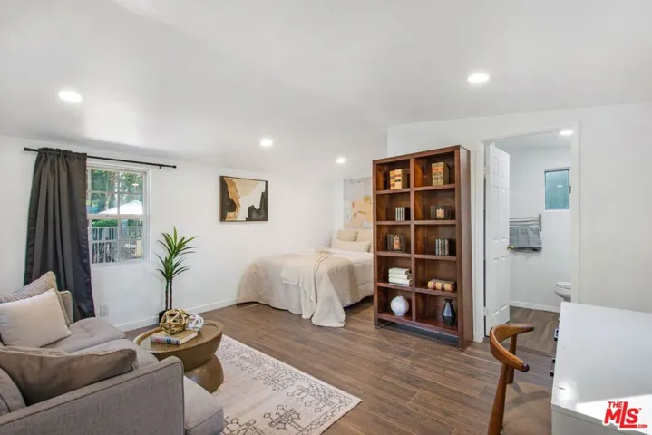 3726 Laurel Canyon Boulevard, Studio City, California 91604