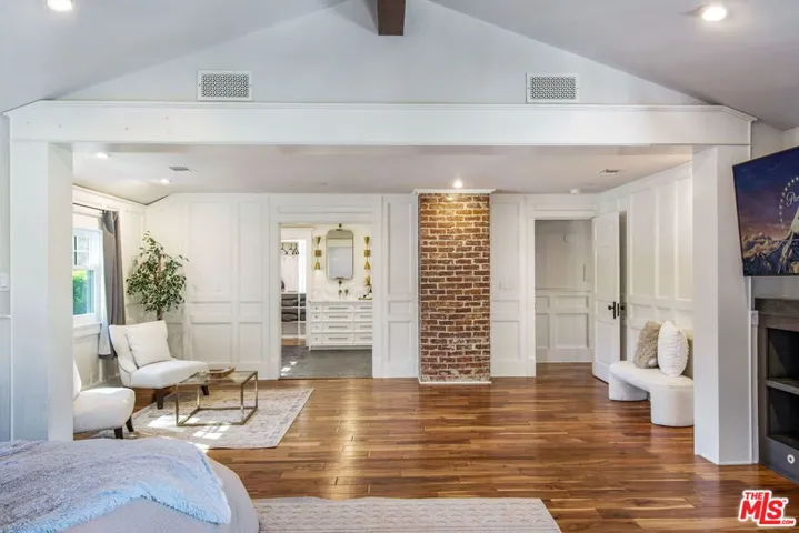 3726 Laurel Canyon Boulevard, Studio City, California 91604