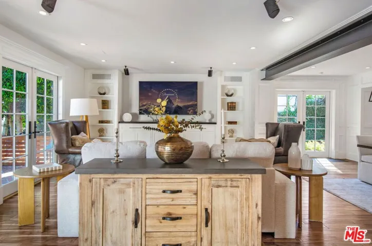 3726 Laurel Canyon Boulevard, Studio City, California 91604