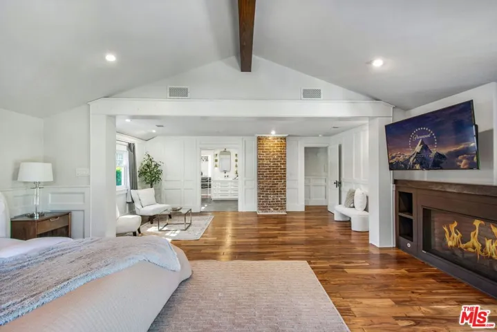 3726 Laurel Canyon Boulevard, Studio City, California 91604