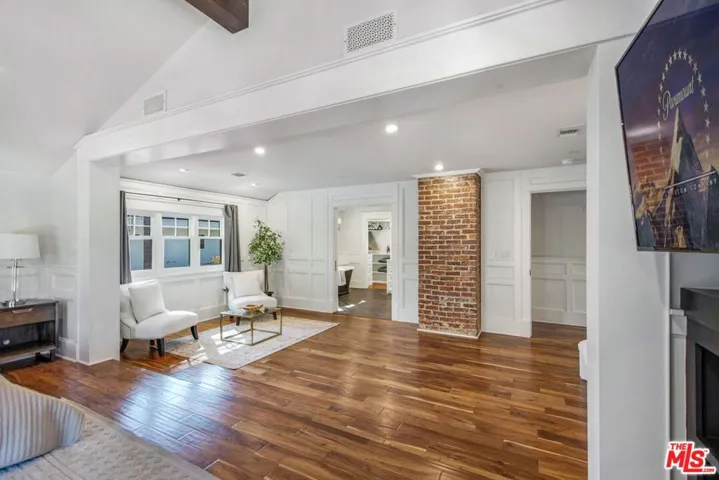 3726 Laurel Canyon Boulevard, Studio City, California 91604
