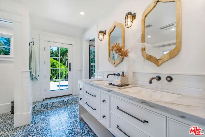 3726 Laurel Canyon Boulevard, Studio City, California 91604