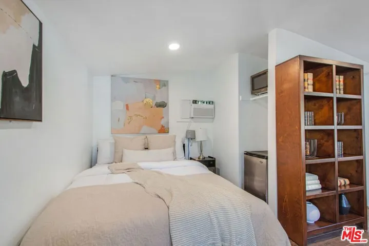 3726 Laurel Canyon Boulevard, Studio City, California 91604