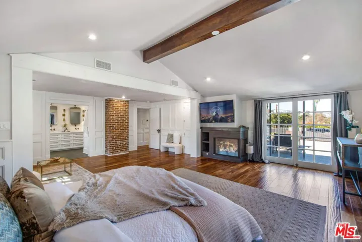 3726 Laurel Canyon Boulevard, Studio City, California 91604