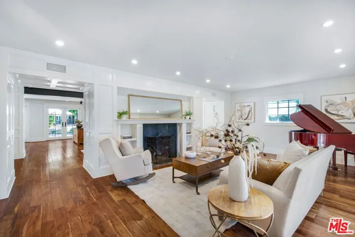 3726 Laurel Canyon Boulevard, Studio City, California 91604