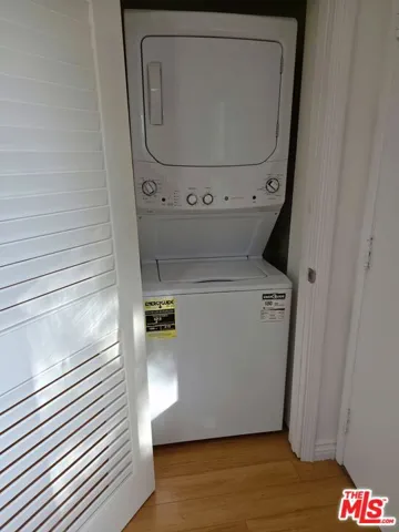 Washer/Dryer in Laundry Closet