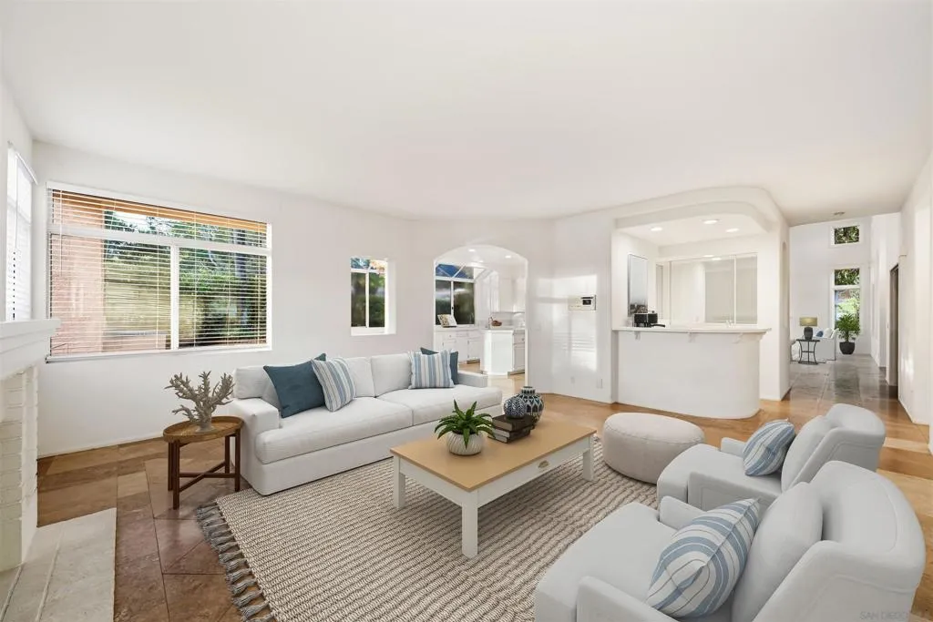 https://zimg.paragon.ice.com/ParagonImages/Property/PA/SDMLS/-516394/22/533/400/d4438532e661bea629852d1b4da428de/3/34be9298e8ed6ac6928d1d7de57a0ab1/-516394-b244d185-962c-4733-95b0-0b100a71d579.JPG