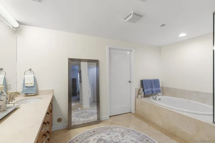 5440 La Jolla E106, La Jolla, California 92037