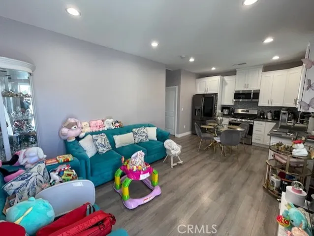 10802 Crockett Street, Sun Valley, California 91352