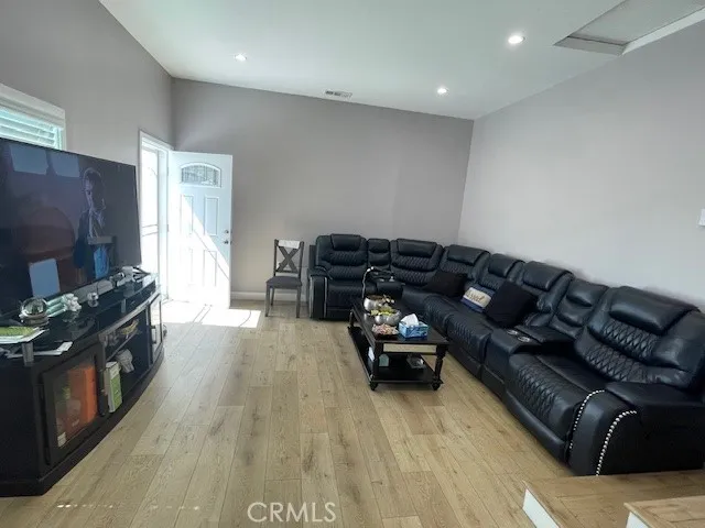 10802 Crockett Street, Sun Valley, California 91352