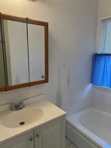 2829 Iroquois, Long Beach, California 90815