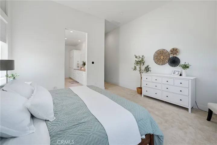 19045 Martino Court, Saugus, California 91350