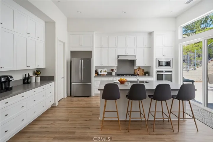 19045 Martino Court, Saugus, California 91350