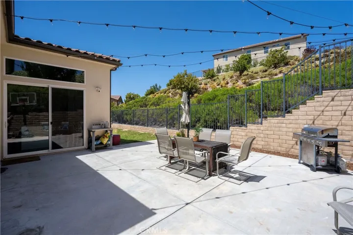 19045 Martino Court, Saugus, California 91350