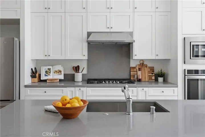 19045 Martino Court, Saugus, California 91350