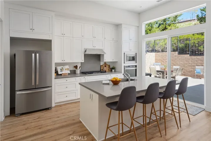 19045 Martino Court, Saugus, California 91350