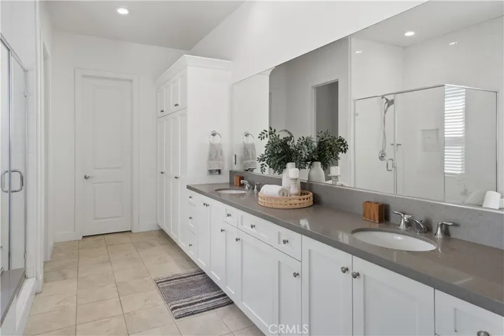 19045 Martino Court, Saugus, California 91350