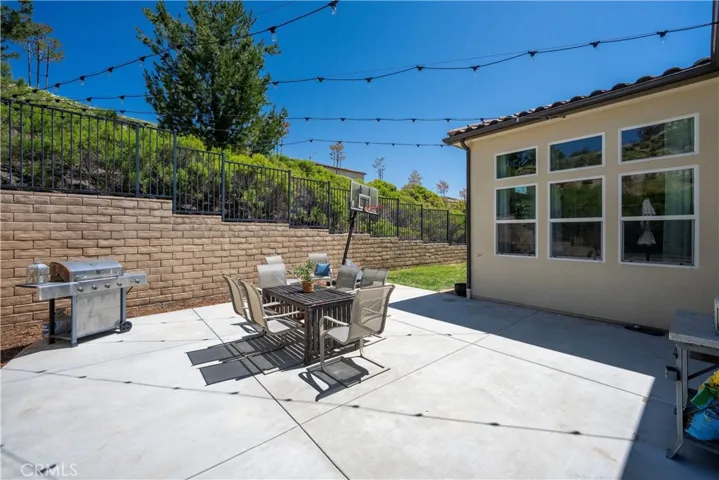 19045 Martino Court, Saugus, California 91350