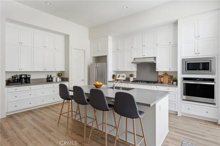 19045 Martino Court, Saugus, California 91350