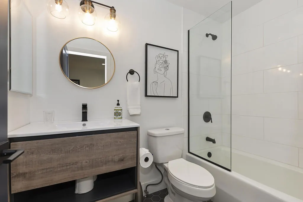 040_Bathroom