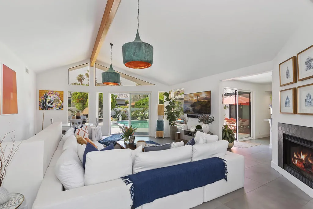 029_Family Room