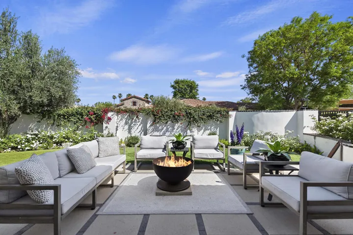 006_Courtyard