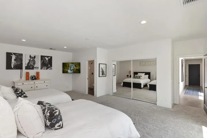 043_Suite 2