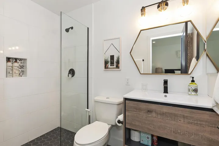 044_Bathroom