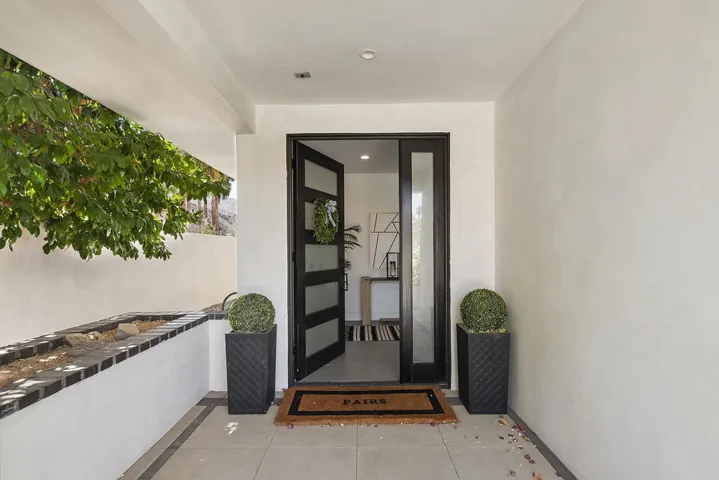 003_Courtyard