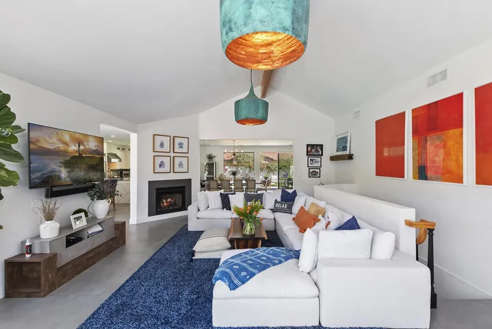 031_Family Room