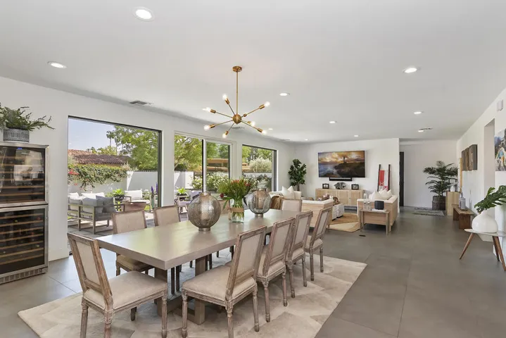 017_Dining Area