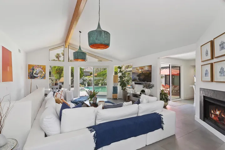 029_Family Room