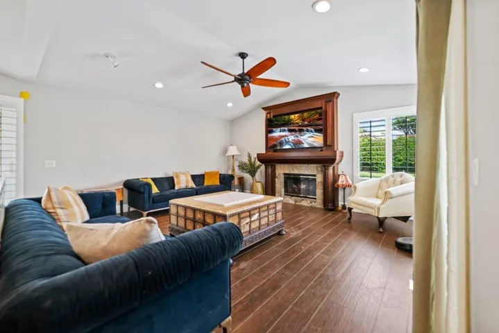 Family Room 2 (6)