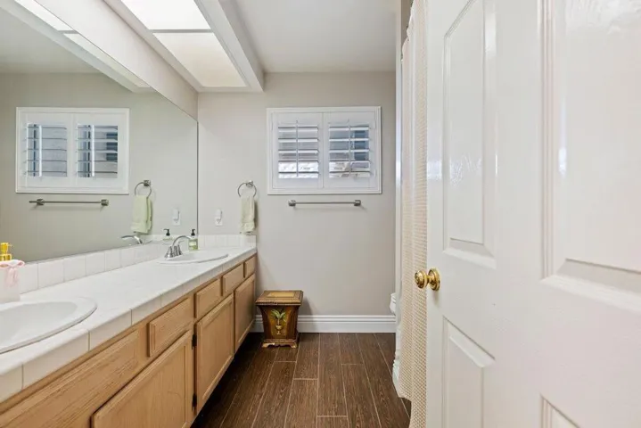 Bathroom 2 (5)