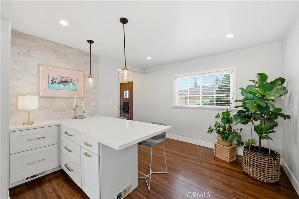 Peninsula is another great seating, serving and work space in this chef's kitchen.