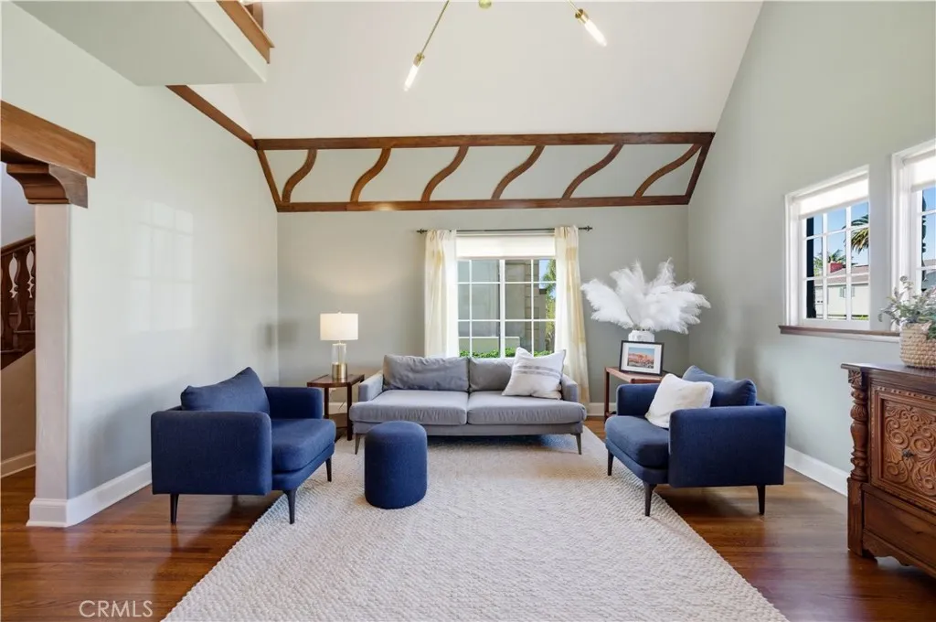 Other view of the lovely living room.