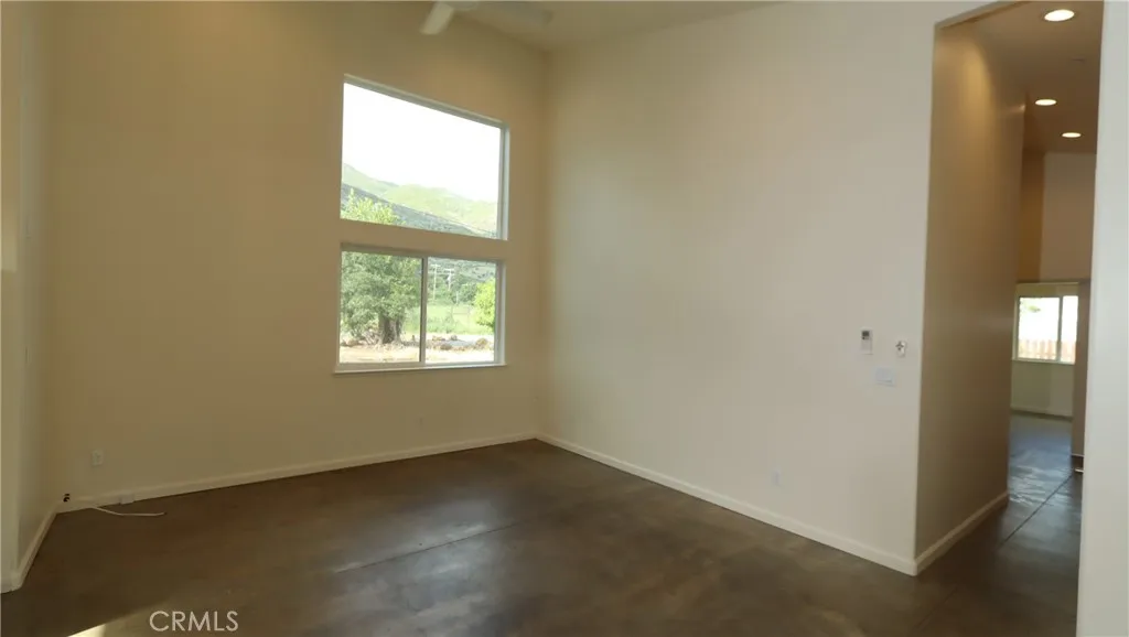 Dining area in 3 brm unit