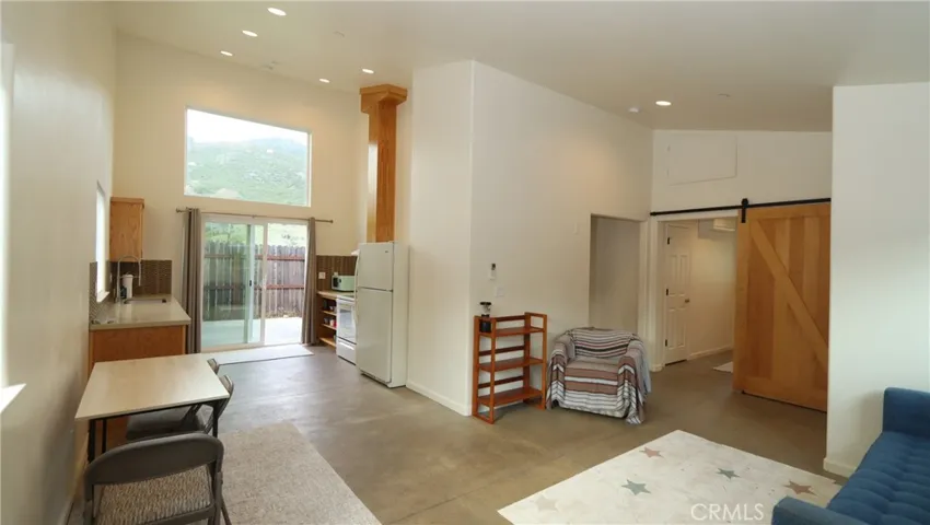 2 brm unit living space