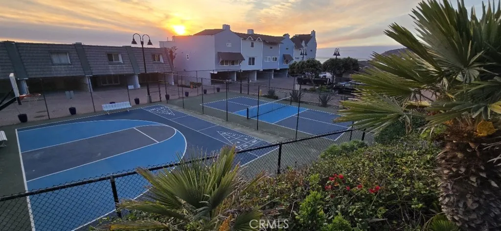 HOA Pickleball and sports court incl shuffleboard