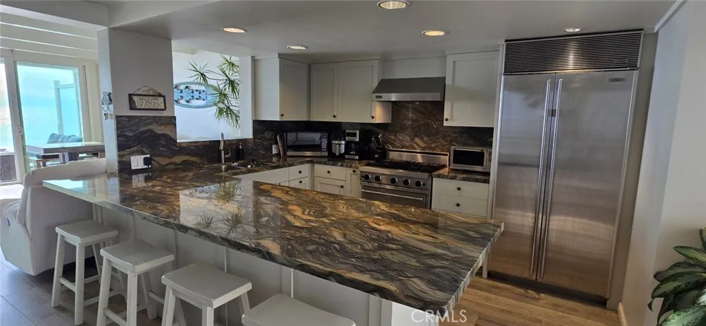 Kitchen w/ Quartzite countertops