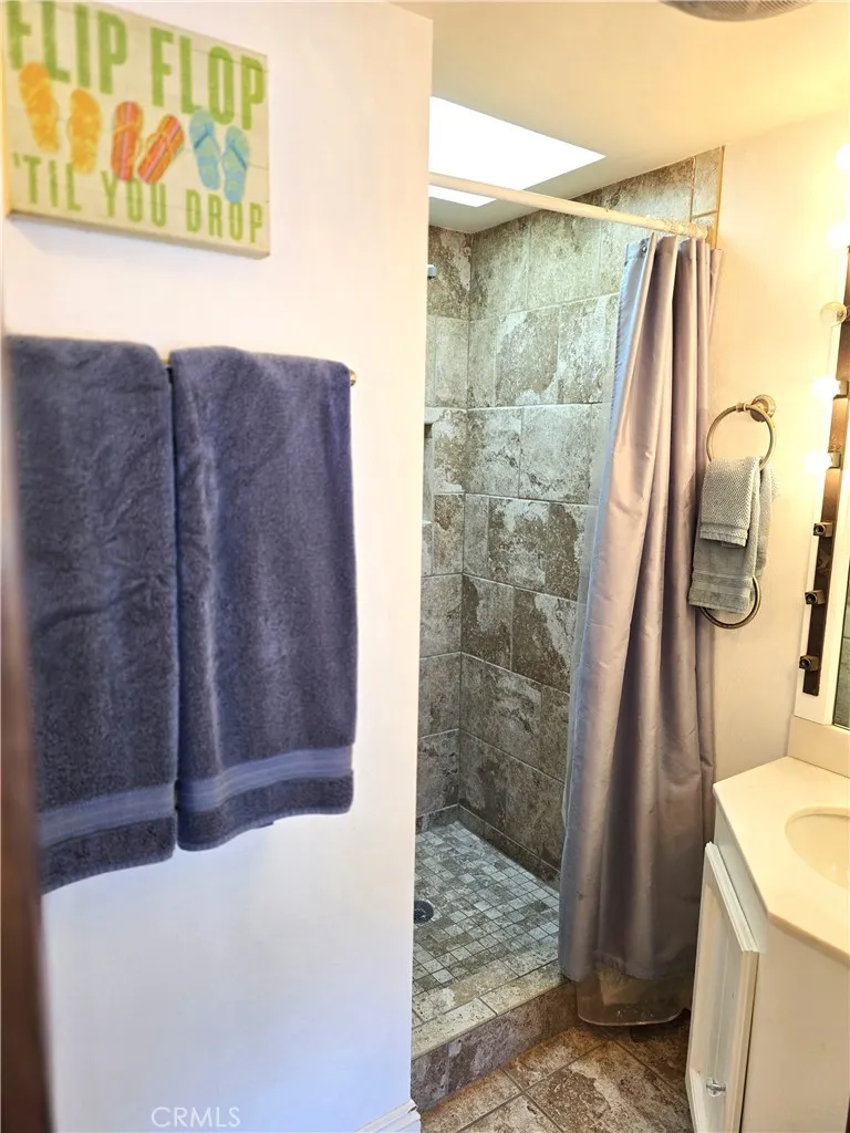 Second bedroom ensuite bath