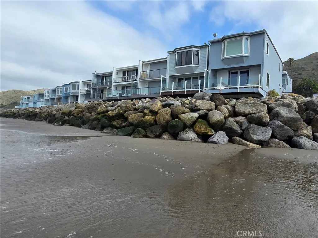 2nd unit in with easy access to private beach