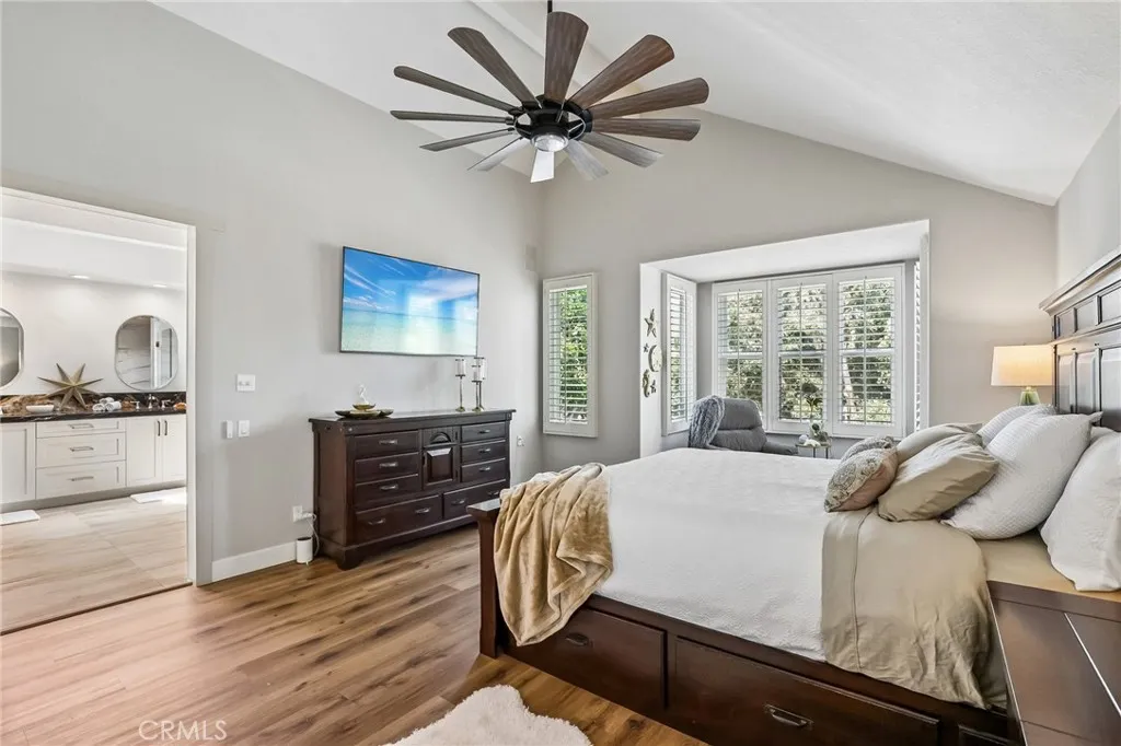 Features include reading knook, ceiling fan, soaring ceilings and fan.