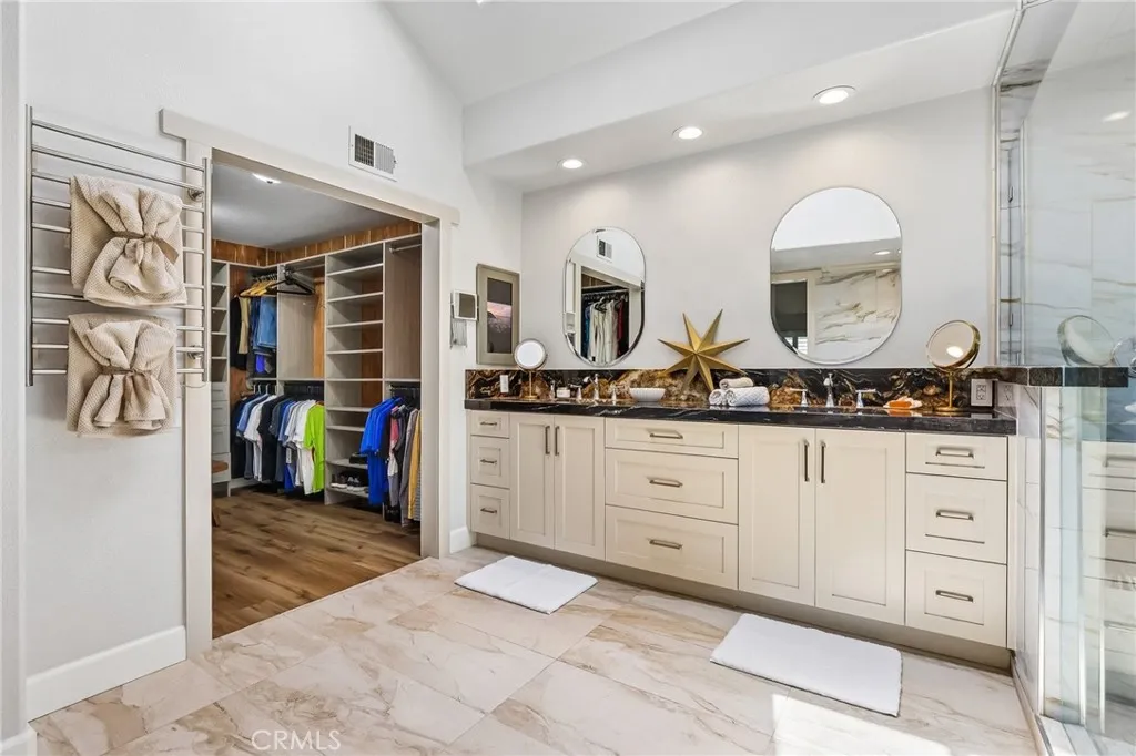 Bath opens to Walk-in Closet