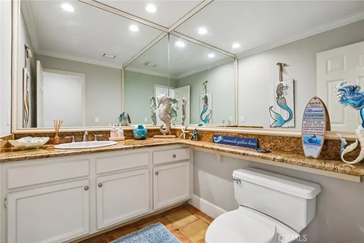 Main level guest bath
