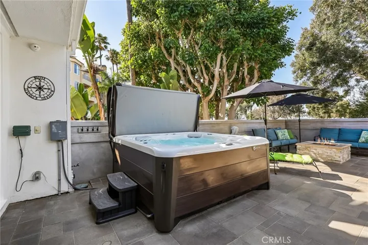 This spa is meticulously 
maintained with multiple seating areas, mood lighting and a waterfall.
Enhanced