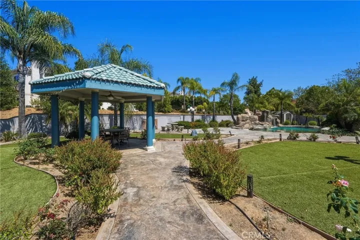 Large hosting area with grill, wrap around seating