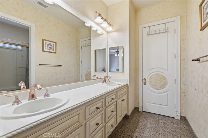 Jack and jill bathroom