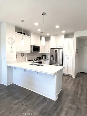 Spacious Gourmet Kitchen with