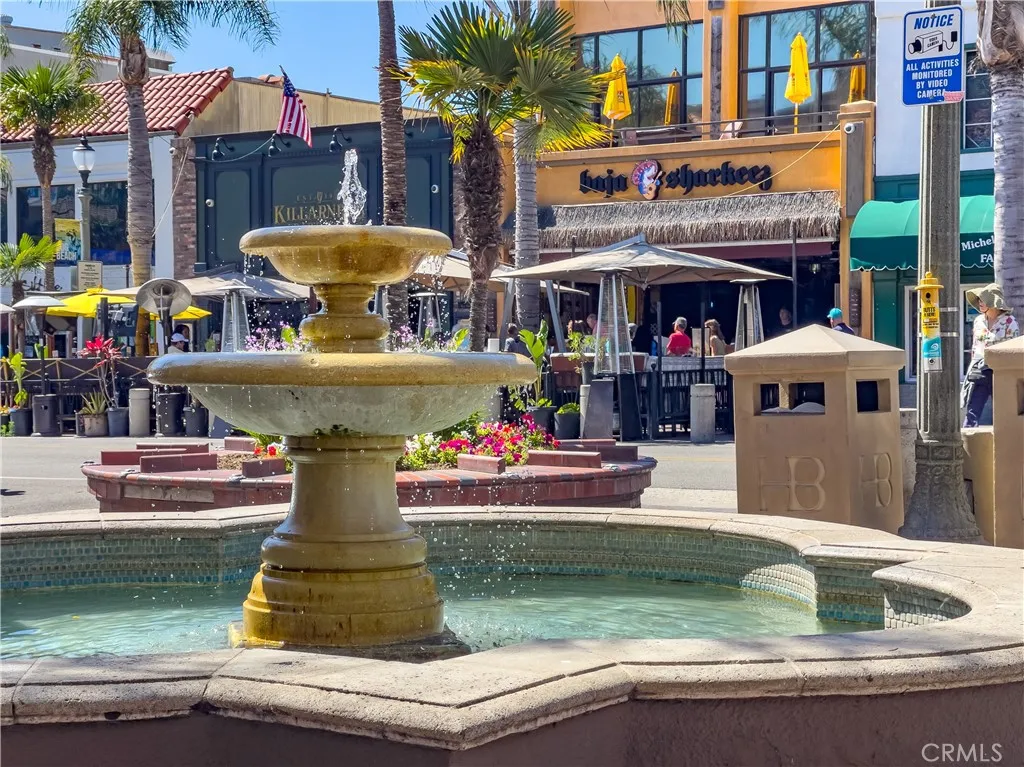Proximity to the famous Downtown Mainstreet in Huntington Beach.